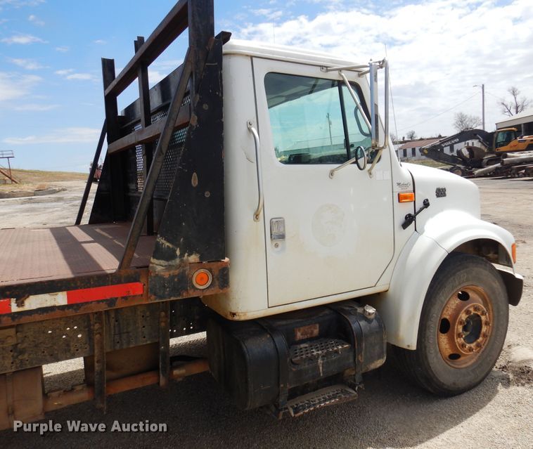 image for item DK0833 2000 International 4700  dump flatbed truck