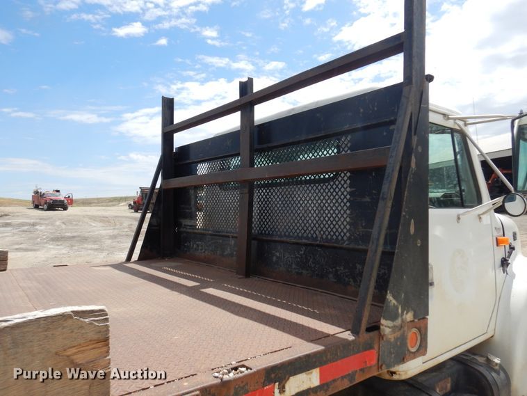 image for item DK0833 2000 International 4700  dump flatbed truck