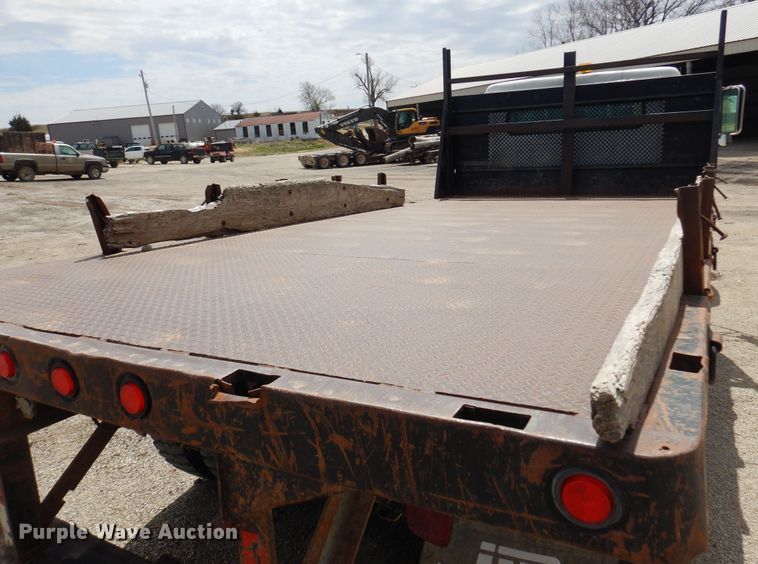 image for item DK0833 2000 International 4700  dump flatbed truck