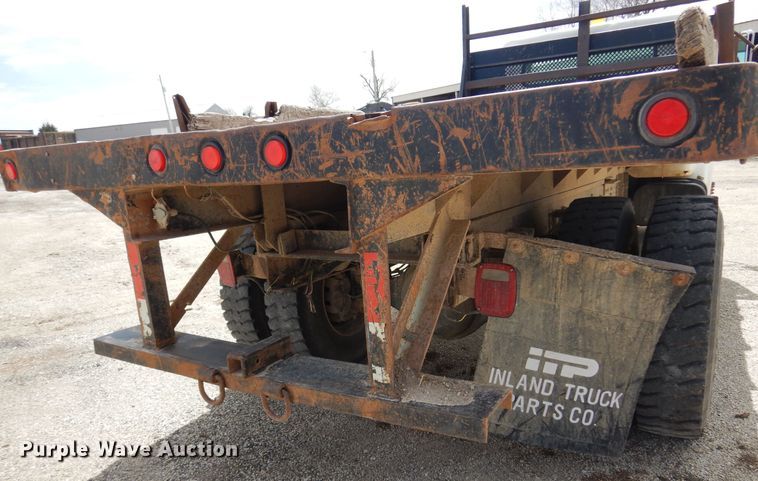 image for item DK0833 2000 International 4700  dump flatbed truck