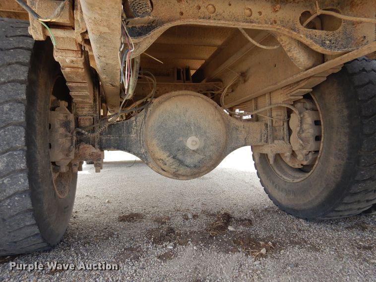 image for item DK0833 2000 International 4700  dump flatbed truck