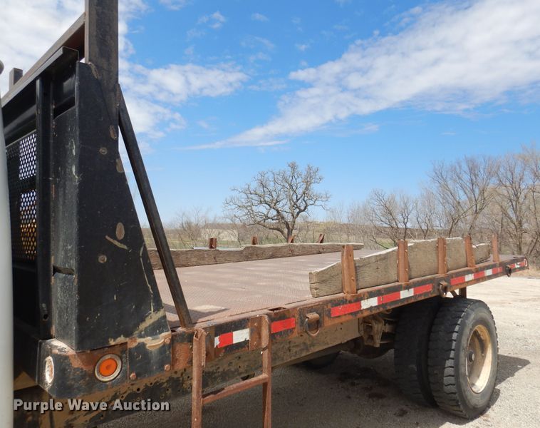 image for item DK0833 2000 International 4700  dump flatbed truck