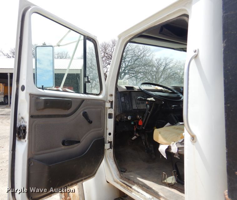 image for item DK0833 2000 International 4700  dump flatbed truck