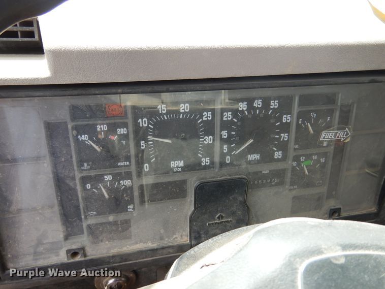 image for item DK0833 2000 International 4700  dump flatbed truck