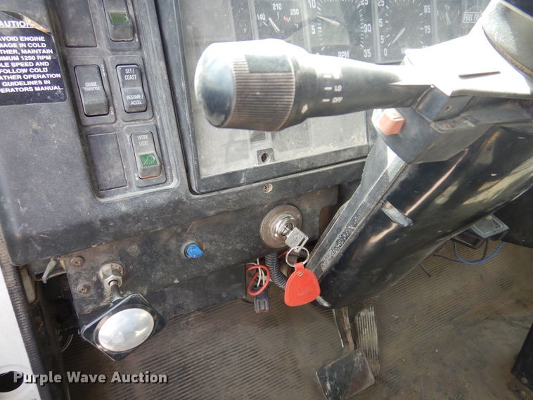 image for item DK0833 2000 International 4700  dump flatbed truck