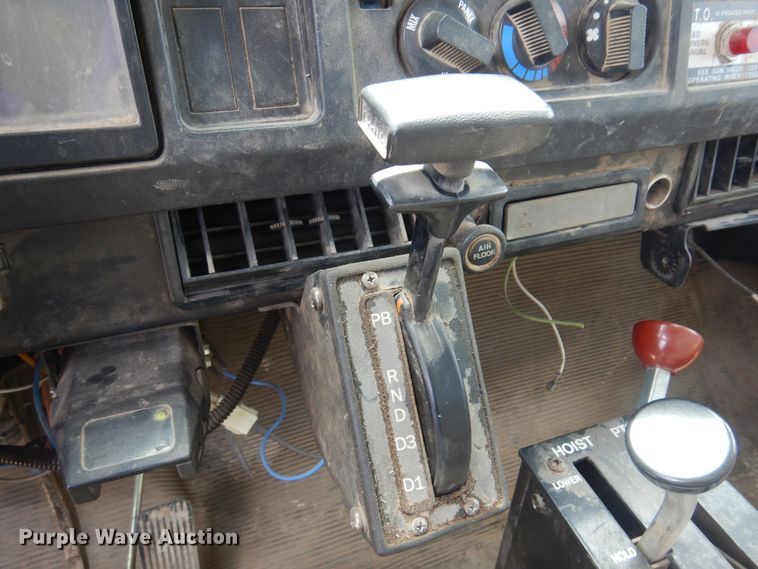 image for item DK0833 2000 International 4700  dump flatbed truck