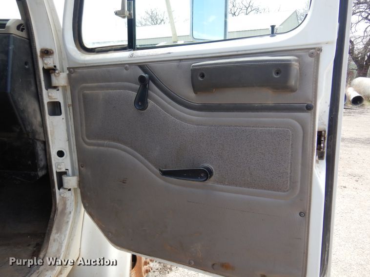 image for item DK0833 2000 International 4700  dump flatbed truck