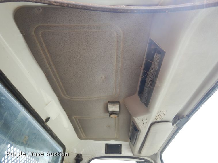 image for item DK0833 2000 International 4700  dump flatbed truck