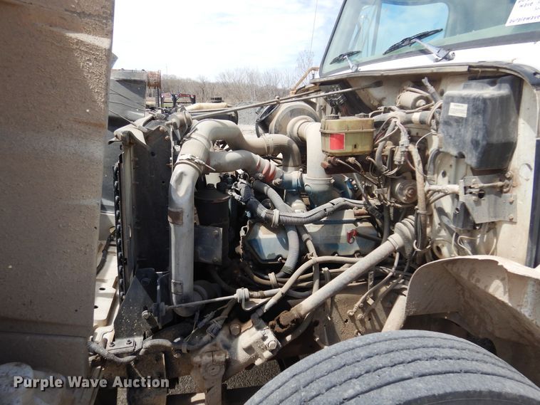 image for item DK0833 2000 International 4700  dump flatbed truck