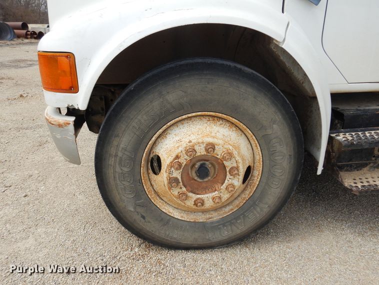 image for item DK0833 2000 International 4700  dump flatbed truck