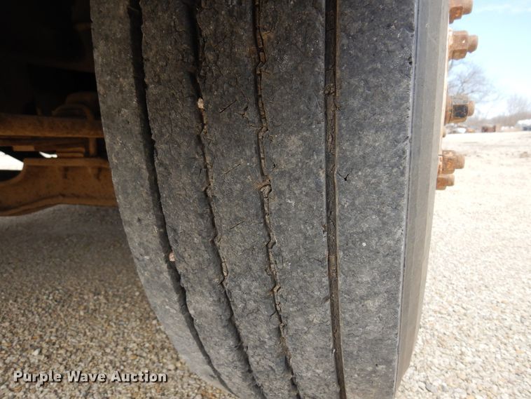 image for item DK0833 2000 International 4700  dump flatbed truck