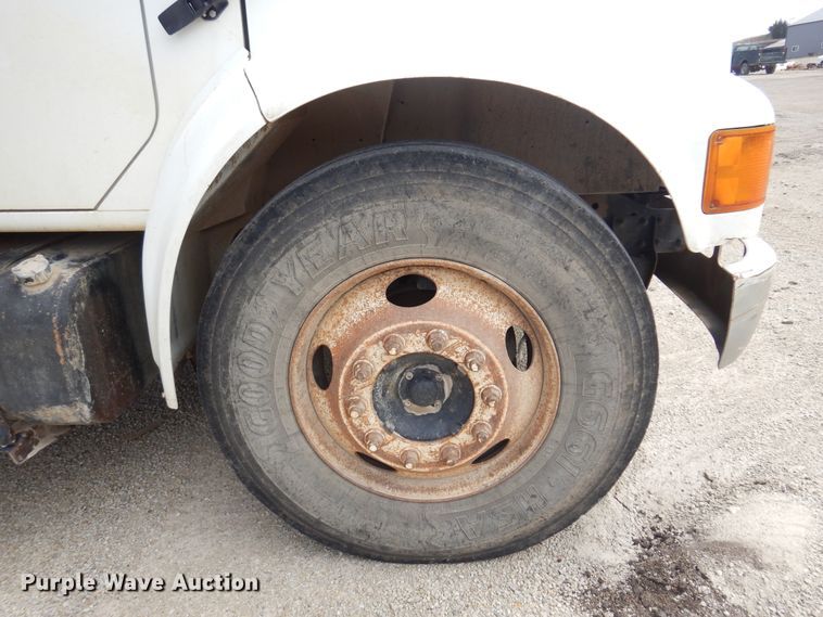 image for item DK0833 2000 International 4700  dump flatbed truck