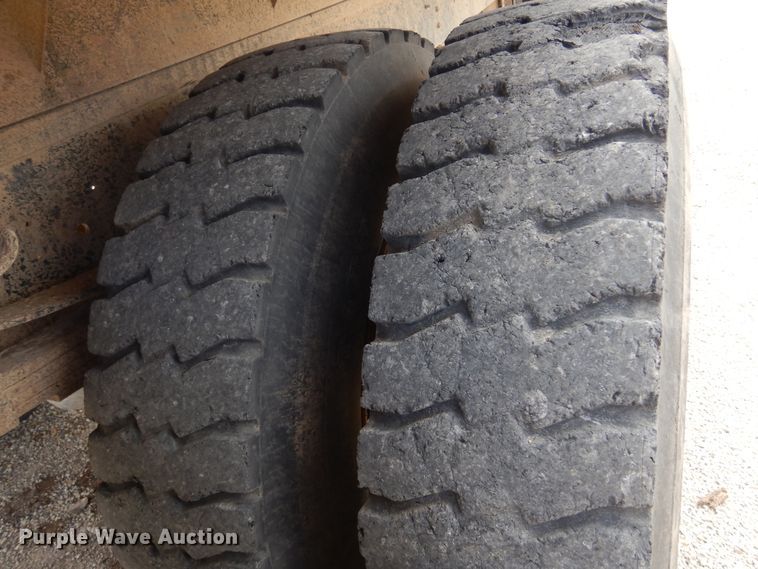 image for item DK0833 2000 International 4700  dump flatbed truck