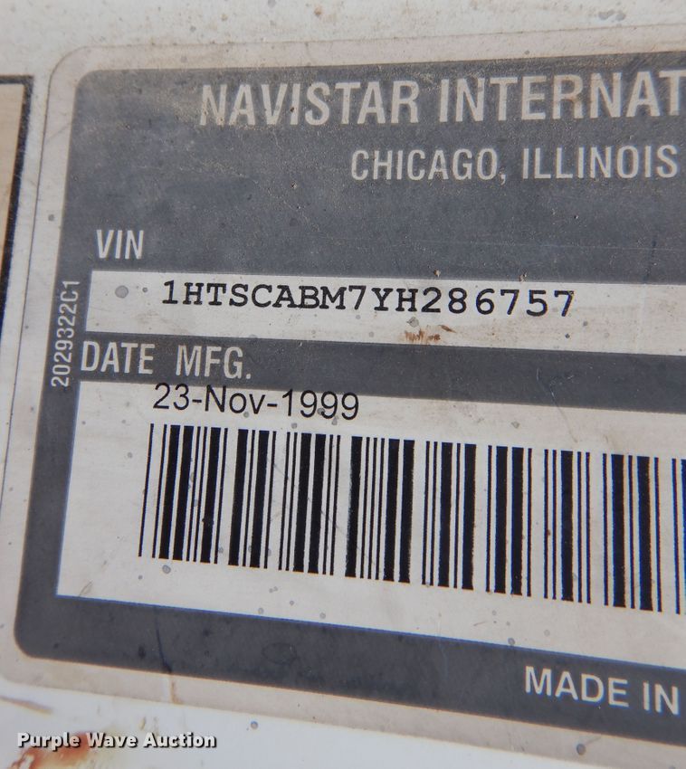 image for item DK0833 2000 International 4700  dump flatbed truck