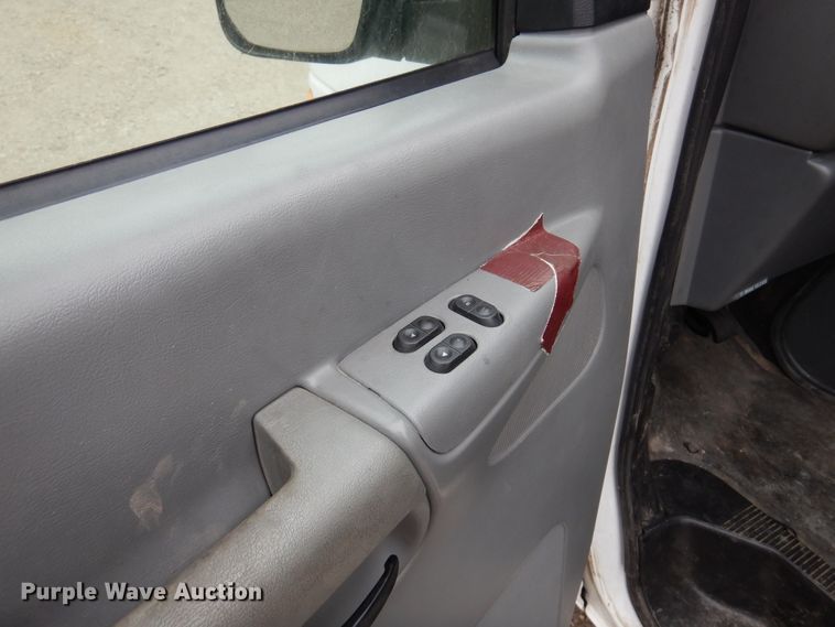 image for item DK0853 2004 Ford E150  van