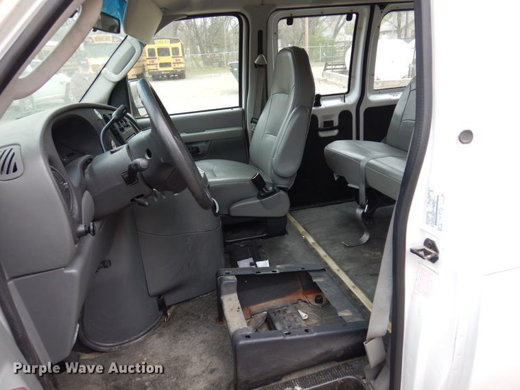 image for item DK0853 2004 Ford E150  van