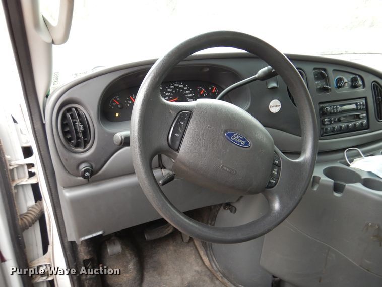 image for item DK0853 2004 Ford E150  van