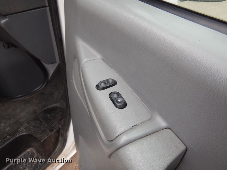 image for item DK0853 2004 Ford E150  van