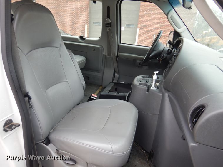 image for item DK0853 2004 Ford E150  van