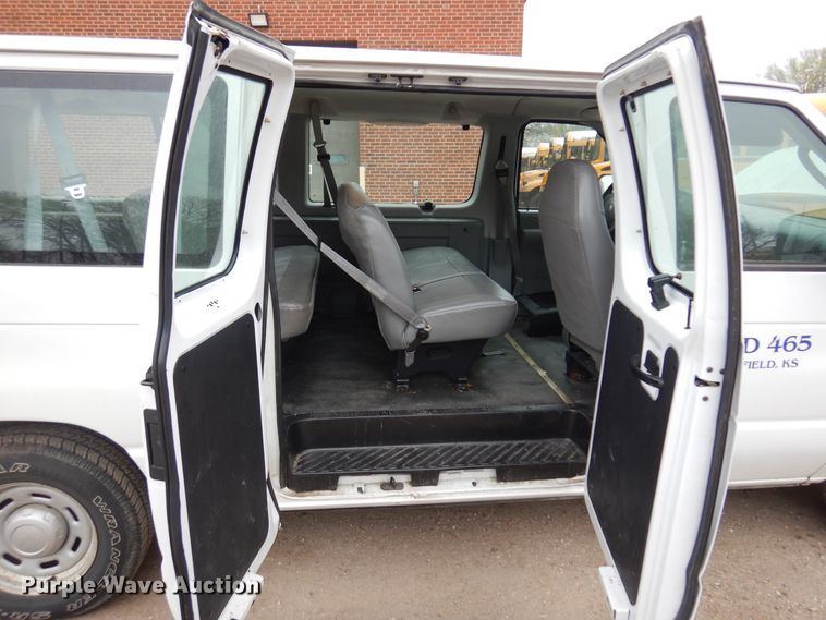 image for item DK0853 2004 Ford E150  van