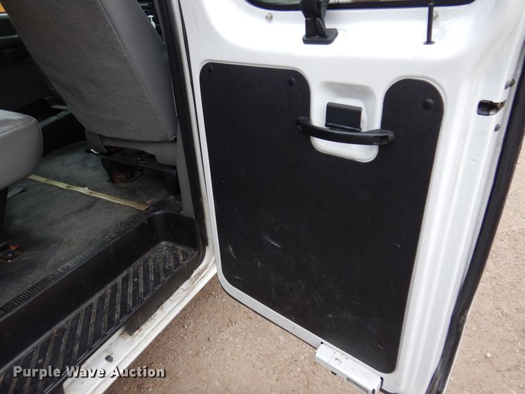 image for item DK0853 2004 Ford E150  van