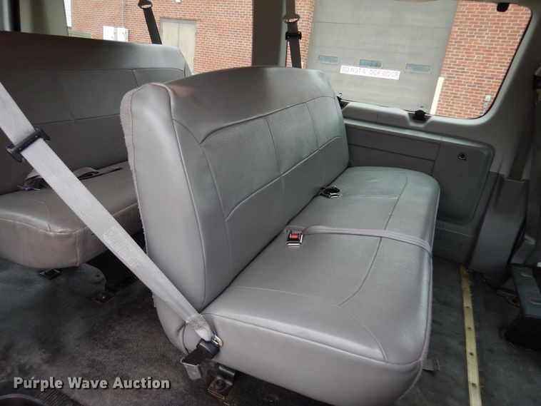 image for item DK0853 2004 Ford E150  van