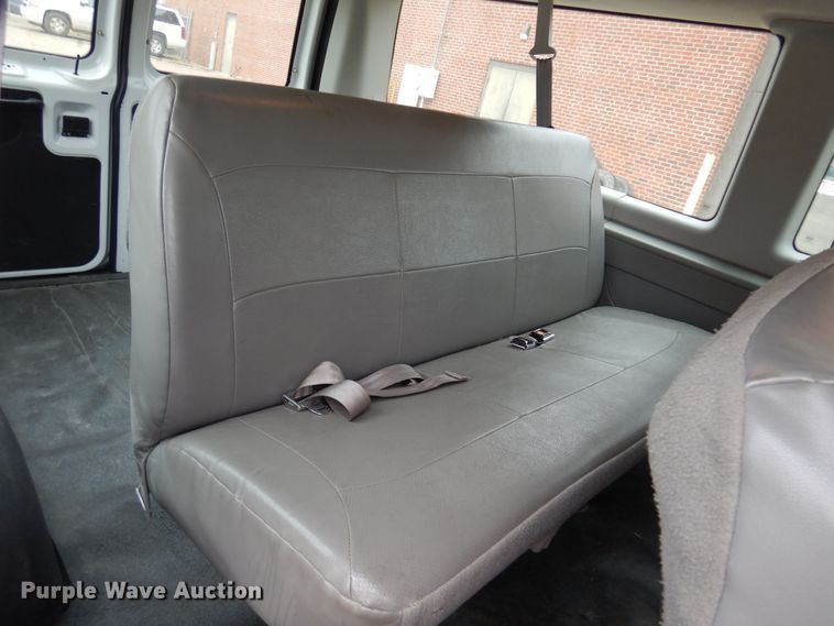 image for item DK0853 2004 Ford E150  van