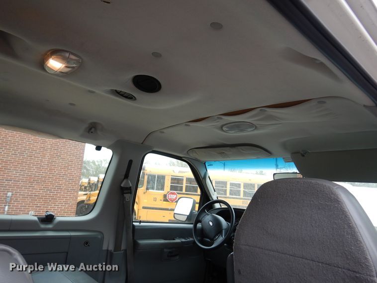 image for item DK0853 2004 Ford E150  van