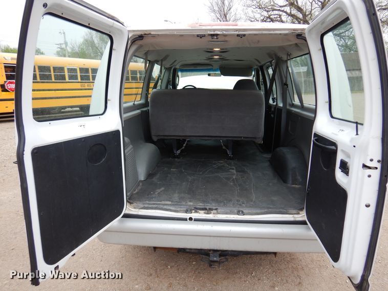 image for item DK0853 2004 Ford E150  van