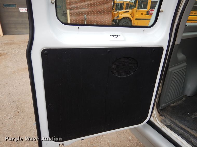 image for item DK0853 2004 Ford E150  van