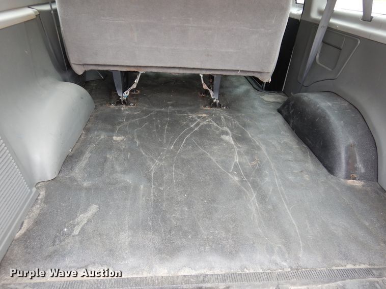 image for item DK0853 2004 Ford E150  van