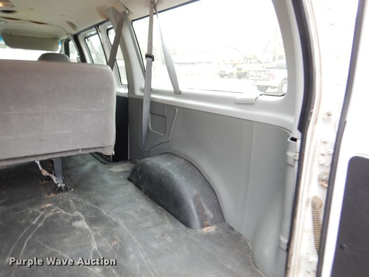 image for item DK0853 2004 Ford E150  van