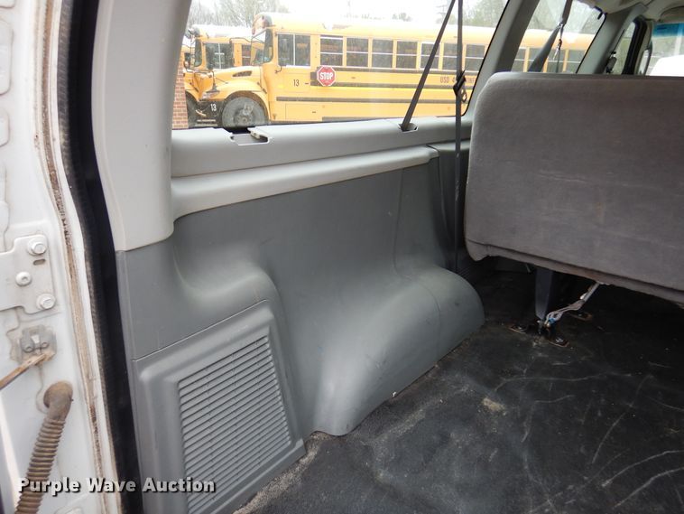 image for item DK0853 2004 Ford E150  van