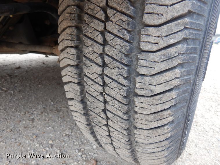 image for item DK0853 2004 Ford E150  van