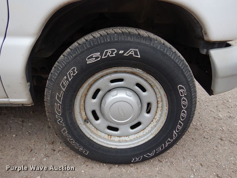 image for item DK0853 2004 Ford E150  van