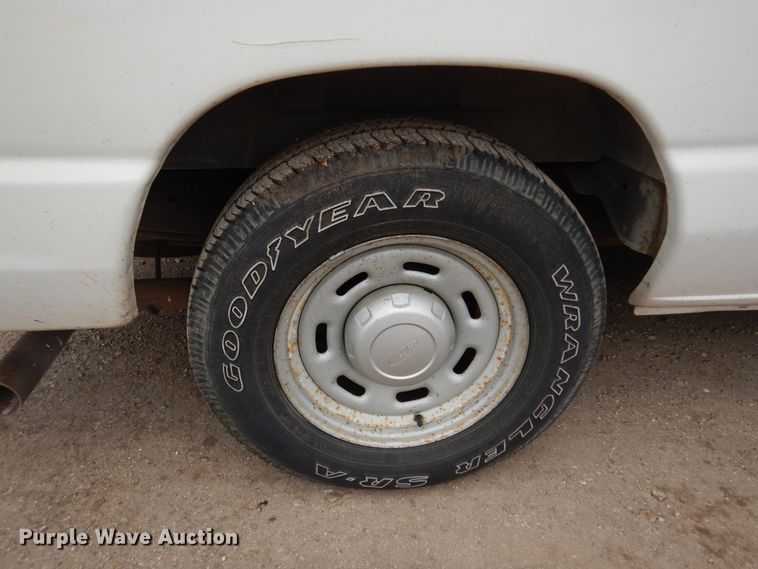 image for item DK0853 2004 Ford E150  van