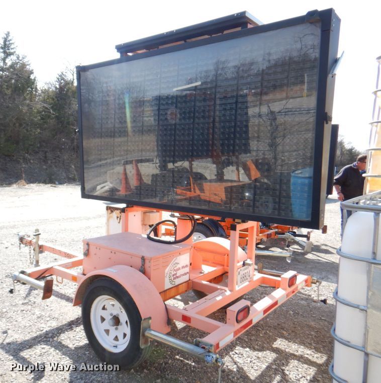 image for item DM6053 2007 Wanco  message board trailer