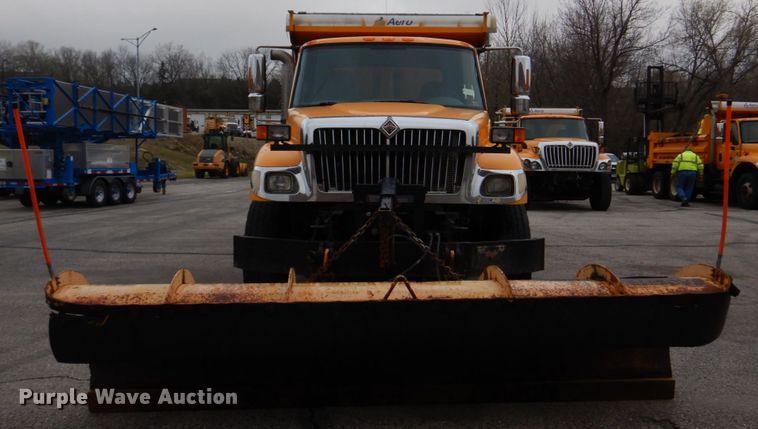 image for item DM7275 2006 International 7400  dump truck