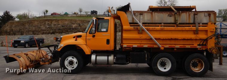 image for item DM7275 2006 International 7400  dump truck