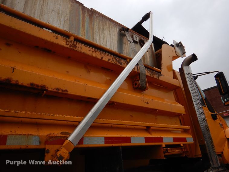 image for item DM7275 2006 International 7400  dump truck