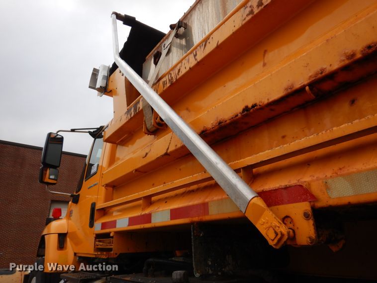 image for item DM7275 2006 International 7400  dump truck