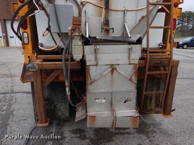 image for item DM7275 2006 International 7400  dump truck