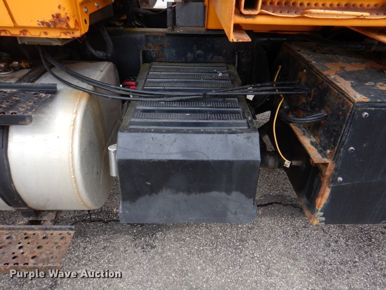 image for item DM7275 2006 International 7400  dump truck