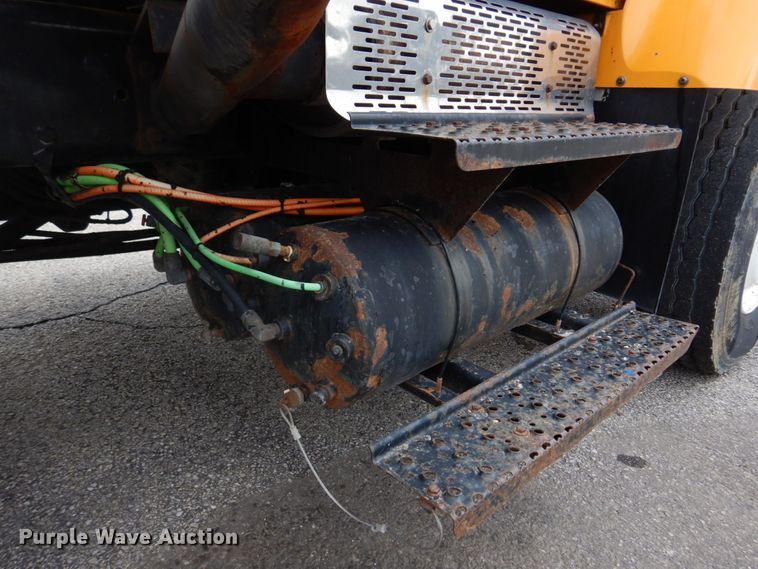 image for item DM7275 2006 International 7400  dump truck