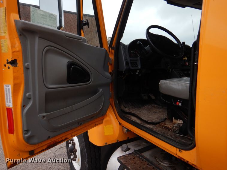 image for item DM7275 2006 International 7400  dump truck