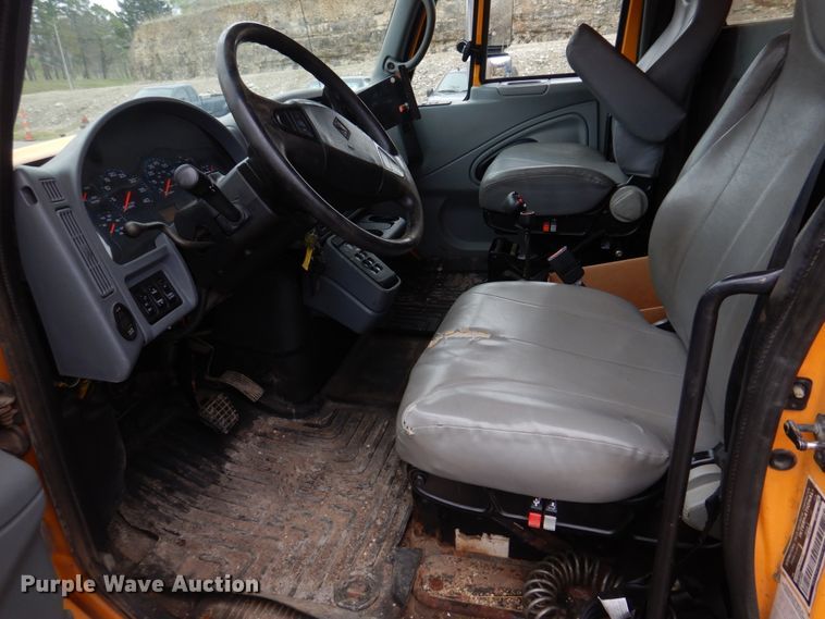 image for item DM7275 2006 International 7400  dump truck