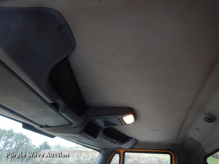 image for item DM7275 2006 International 7400  dump truck