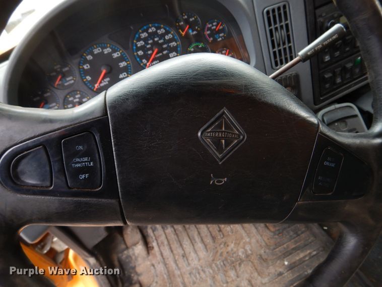 image for item DM7275 2006 International 7400  dump truck