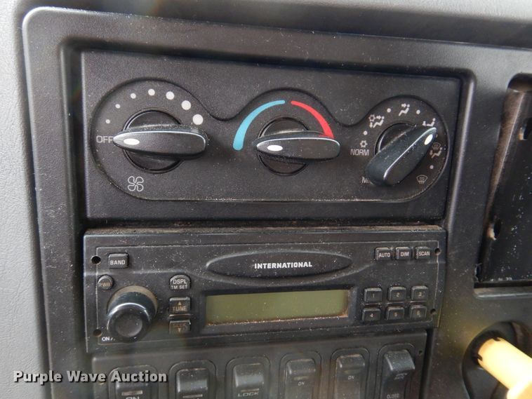 image for item DM7275 2006 International 7400  dump truck