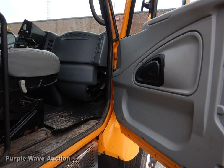 image for item DM7275 2006 International 7400  dump truck